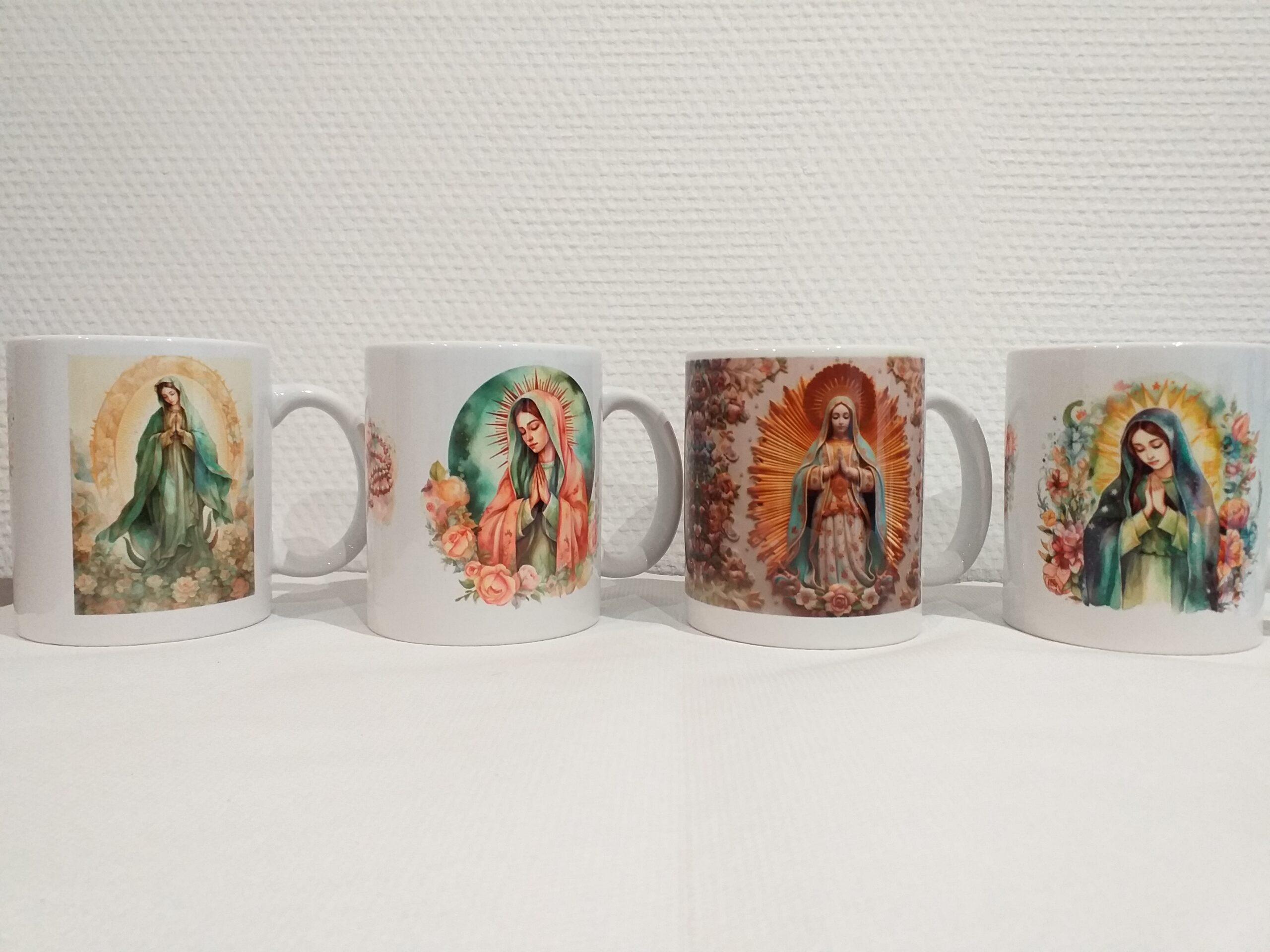 Différents Mugs de la Vierge Marie